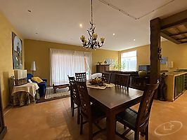 CASA CON JARDÍN Y PISCINA EN MONT-RAS