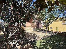 CASA CON JARDÍN Y PISCINA EN MONT-RAS