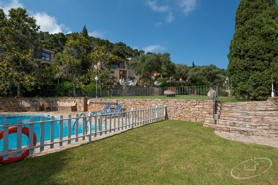Espectacular finca situada en la ladera de Aiguablava (Begur), con todas las estancias orientadas al sur, y con impresionantes vistas al mar y a la ba