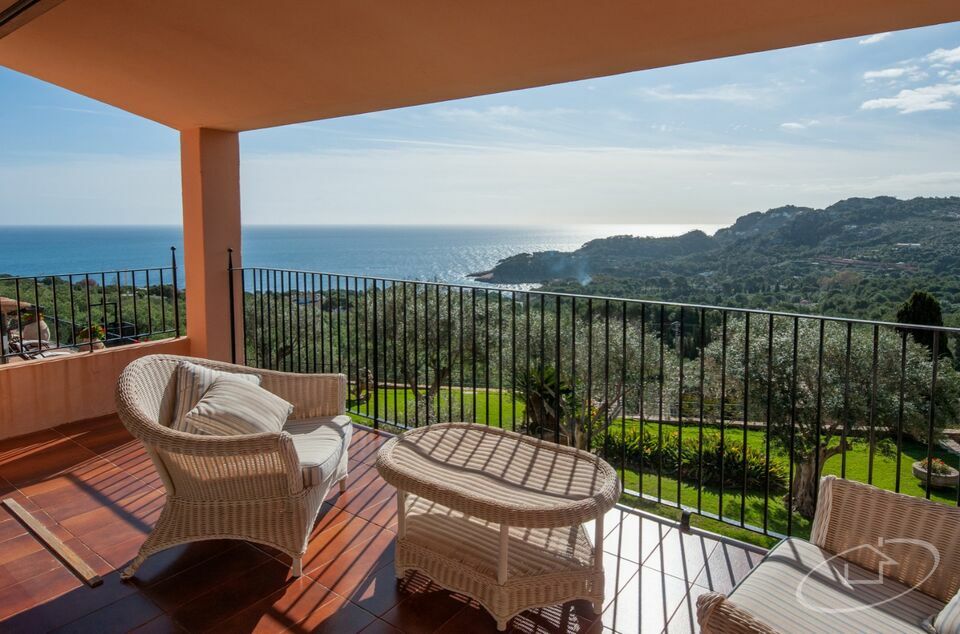 Espectacular finca situada en la ladera de Aiguablava (Begur), con todas las estancias orientadas al sur, y con impresionantes vistas al mar y a la ba