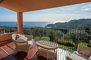 Espectacular finca situada en la ladera de Aiguablava (Begur), con todas las estancias orientadas al sur, y con impresionantes vistas al mar y a la ba