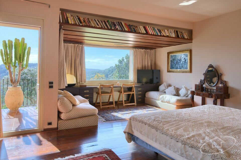 Espectacular finca situada en la ladera de Aiguablava (Begur), con todas las estancias orientadas al sur, y con impresionantes vistas al mar y a la ba