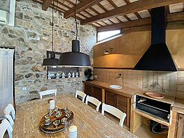 Fantástica casa de piedra en el centro de Torrent. Baix Empordà
