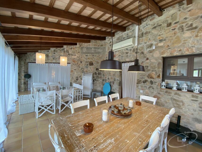 Fantástica casa de piedra en el centro de Torrent. Baix Empordà