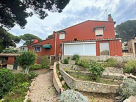 Maison individuelle avec grand terrain et piscine à Calella de Palafrugell.