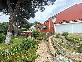 Maison individuelle avec grand terrain et piscine à Calella de Palafrugell.