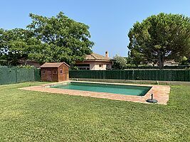 Detached house with large plot and swimming pool in Mont-ras
