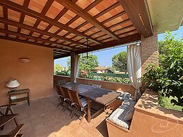 Detached house with large plot and swimming pool in Mont-ras