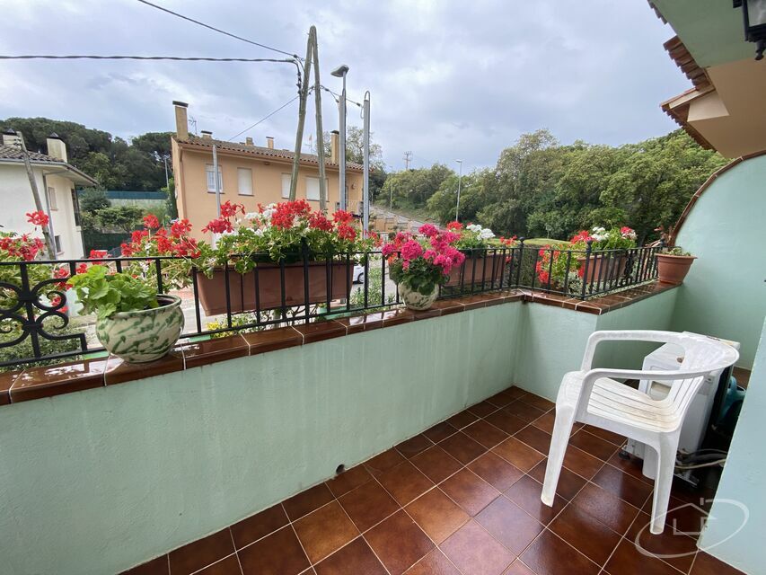 MAISON JUMELÉE DANS UN QUARTIER CALME ET BIEN CONNECTÉ DE PALAFRUGELL