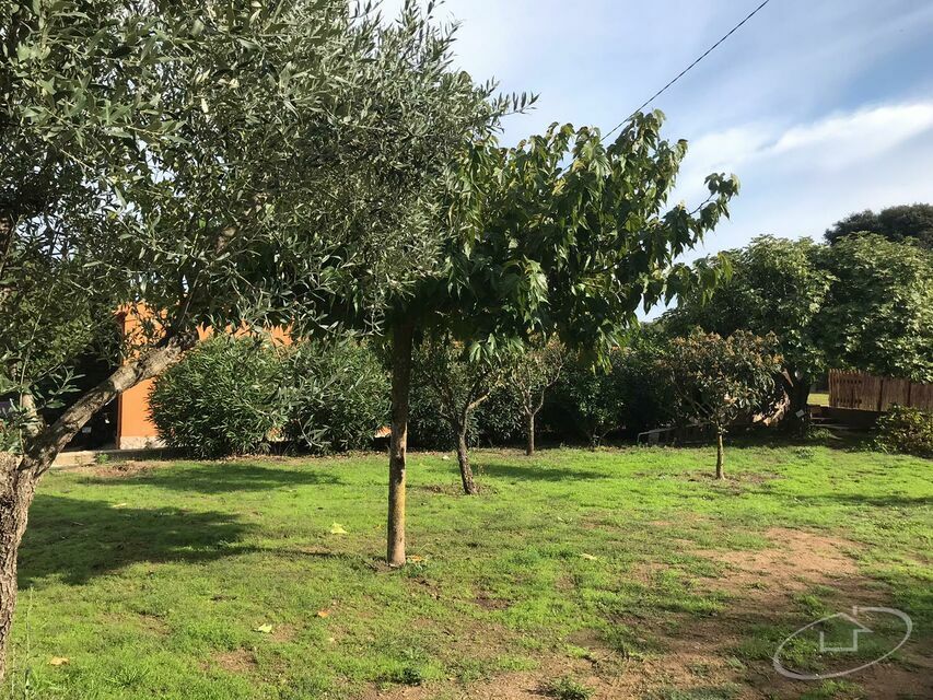 Magnifique ferme à Esclanya, proche de tous les services et entourée par la nature.