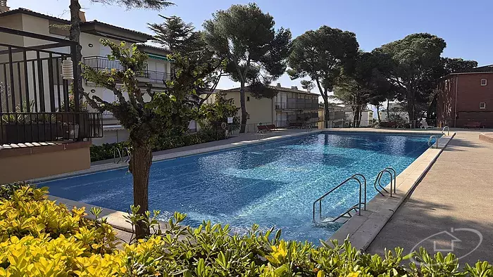 Pis planta baixa totalment reformat situat a la comunitat del Margell, Calella de Palafrugell