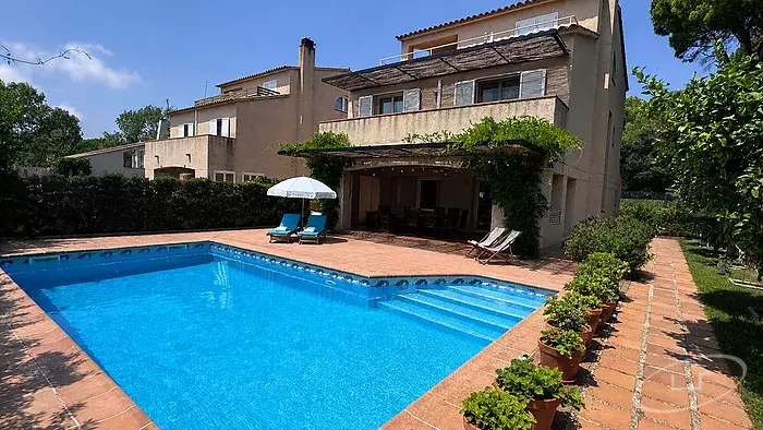 Casa amb piscina i enorme potencial reformat a Prat Xirlo, Calella de Palafrugell
