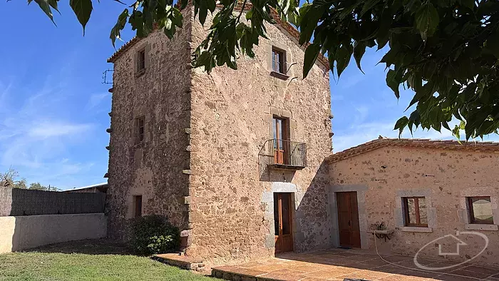 Masia hist&ograve;rica reformada amb vistes espectaculars